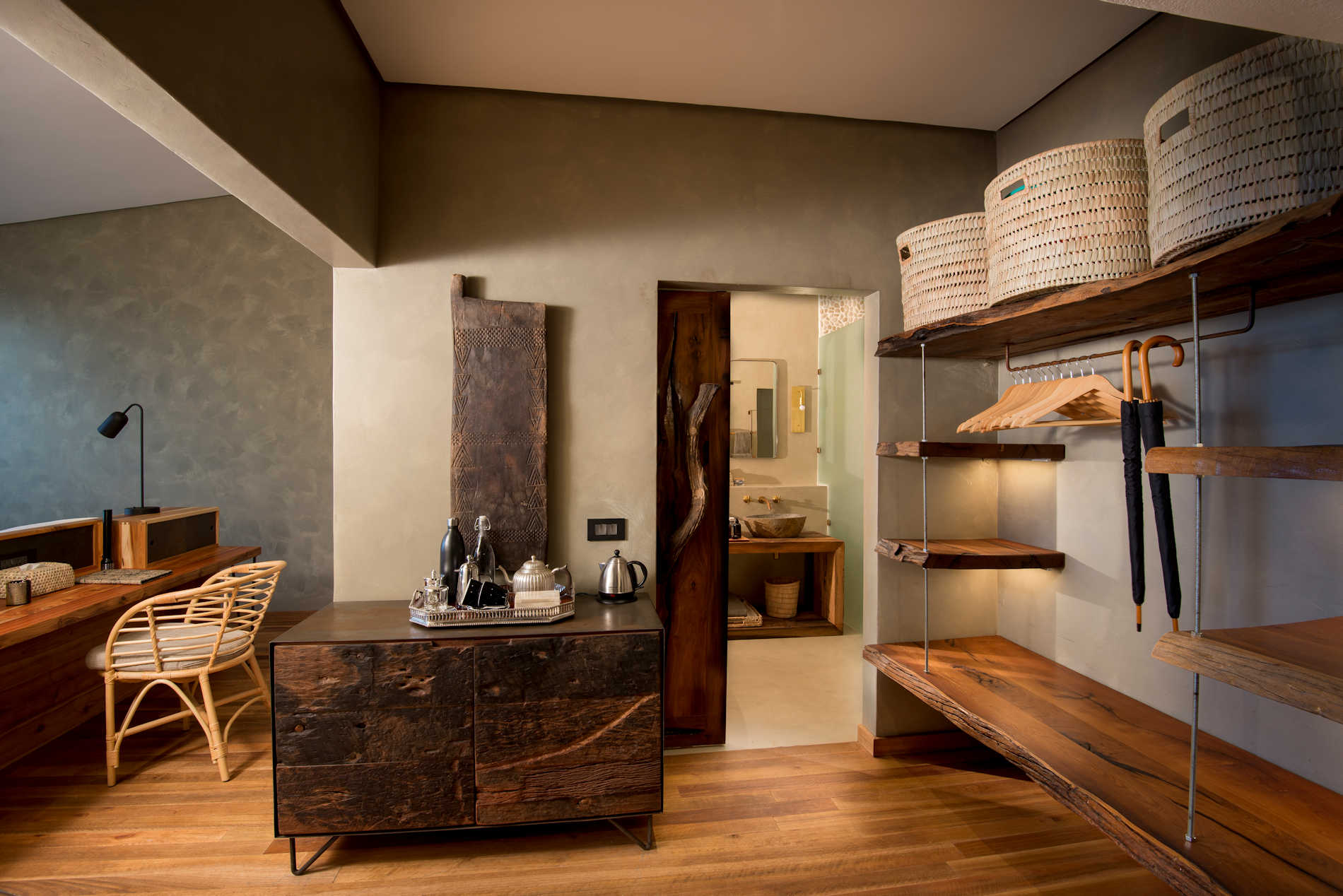 Bumi Hill Safari Lodge Lake Kariba Zimbabwe Luxury Lodge Bathroom (3)